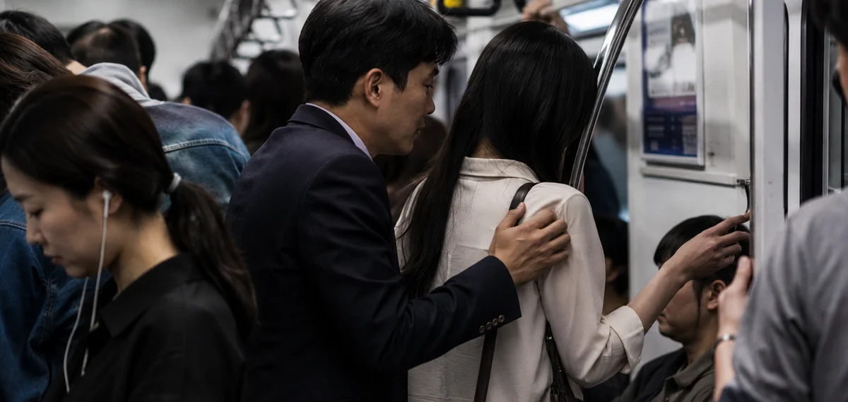 성추행합의금|지하철 내 성추행 및 공중밀집장소추행 상황 묘사